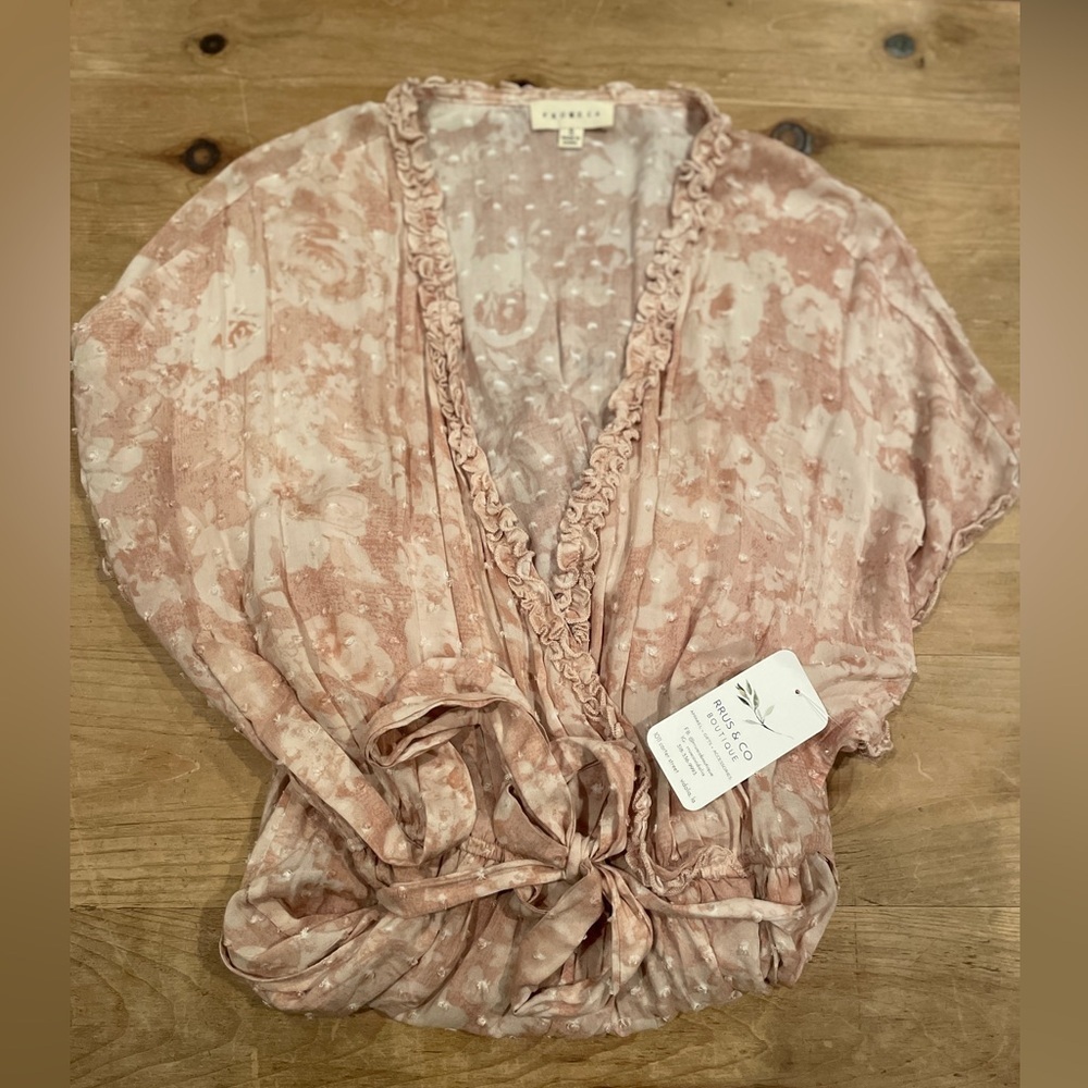 NWT Promesa Boutique Los Angeles Blush V neck ruffled floral romper feminine SM